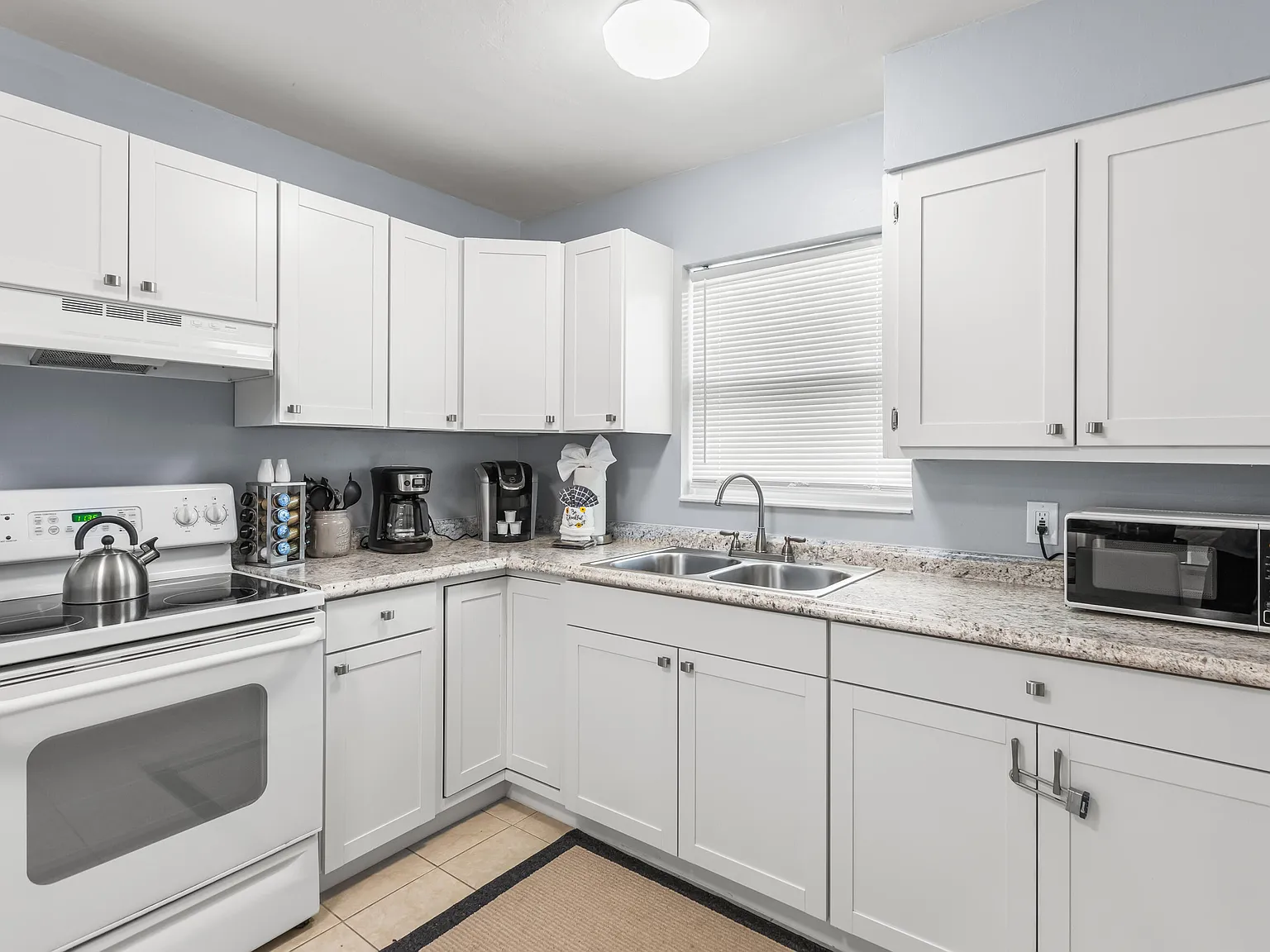 2 bed, 1.0 bath, 886 sqft, $2,950 — Photo 3