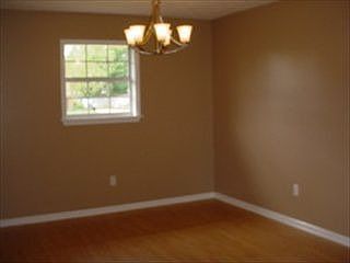 5th image of 102 N Rosebud Ln