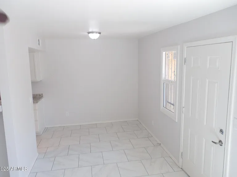 4712 E Broadway Rd — Photo 2