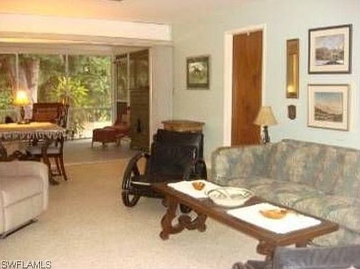 4th image of 527 W Valley Dr