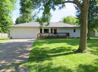 114 W Sycamore St, Nixa, MO 65714