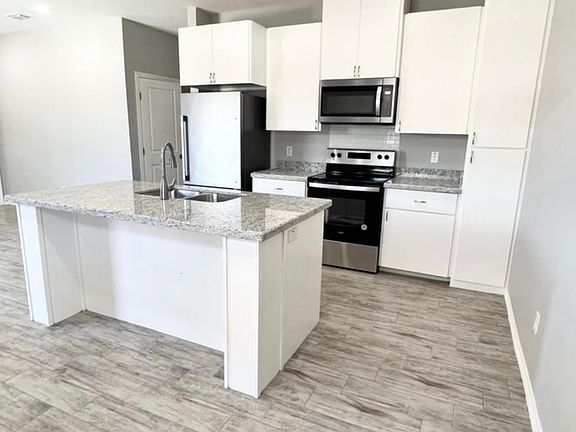 4th image of 1306 Heritage Dr APT 4