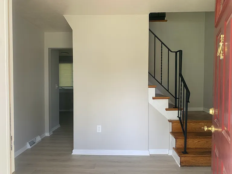 517 Garrick Rd — Photo 8