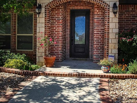 2nd image of 5816 Sabine Dr