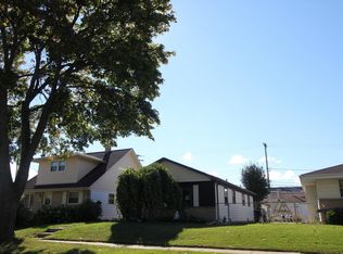 3123 E Cudahy Ave, St Francis, WI 53235