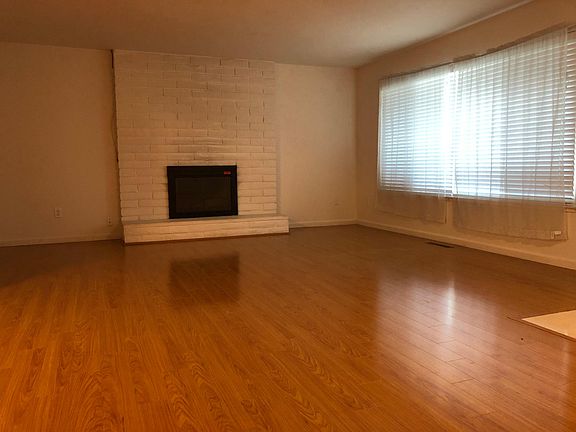 4th image of 670 Begonia Way #1