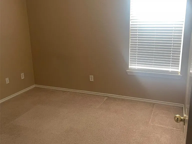 5815 Vinemont Ln — Photo 20