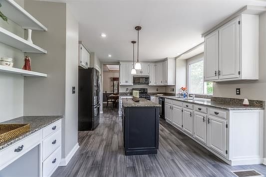 4th image of 827 Twilight Dr