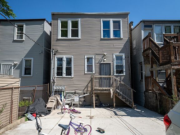 2nd image of 4421 W Congress Pkwy