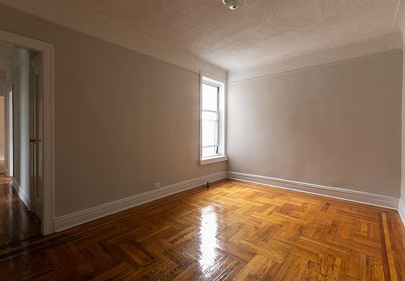 4th image of 514 W 213th St #5/E