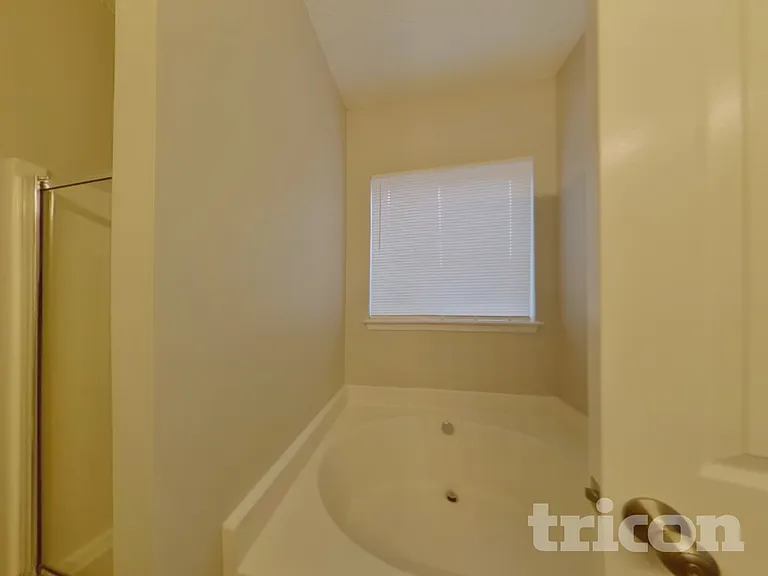 9043 Sanders Creek Ct — Photo 9