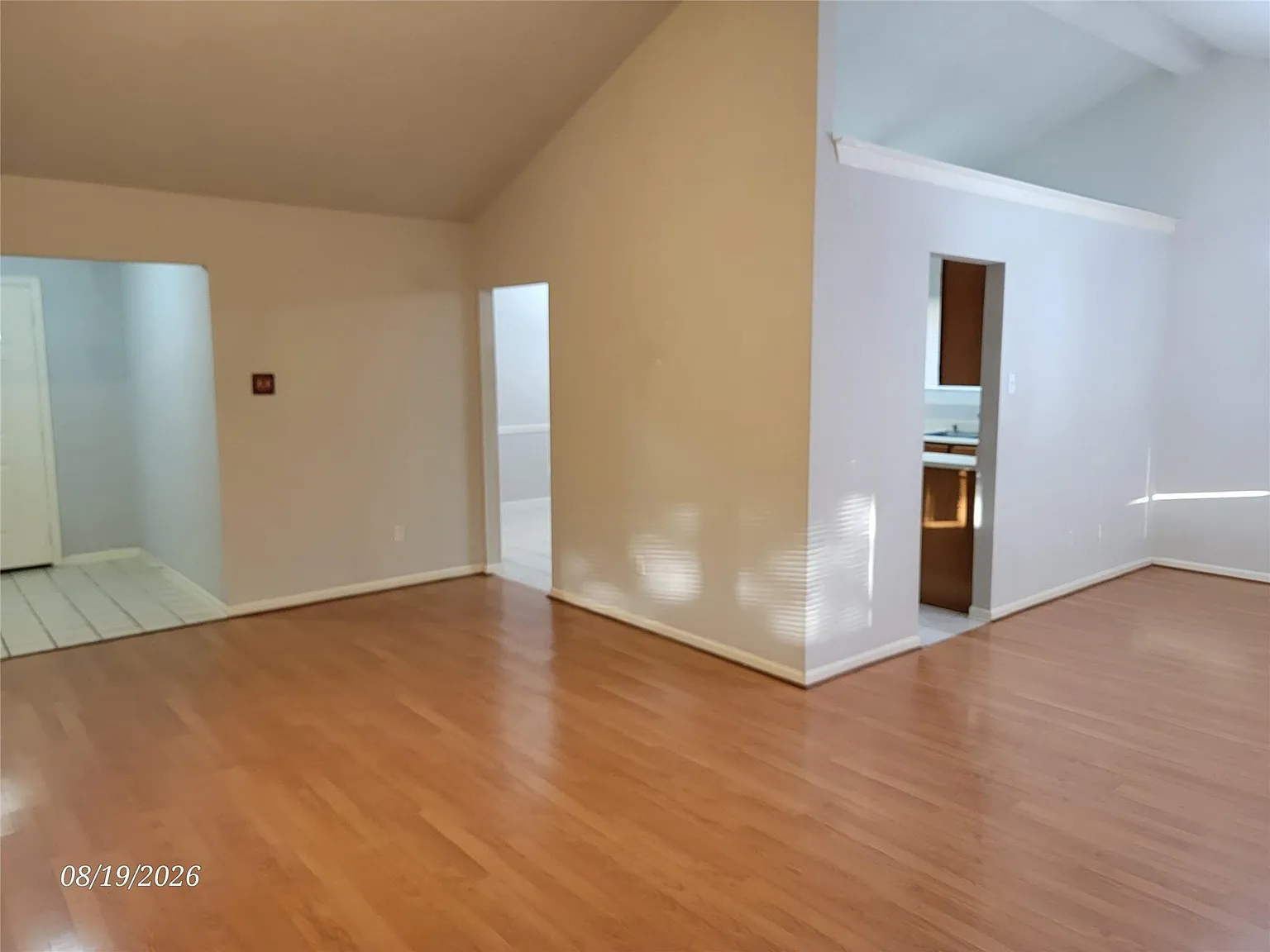 4 bed, 2.0 bath, 1880 sqft, $1,895 — Photo 3