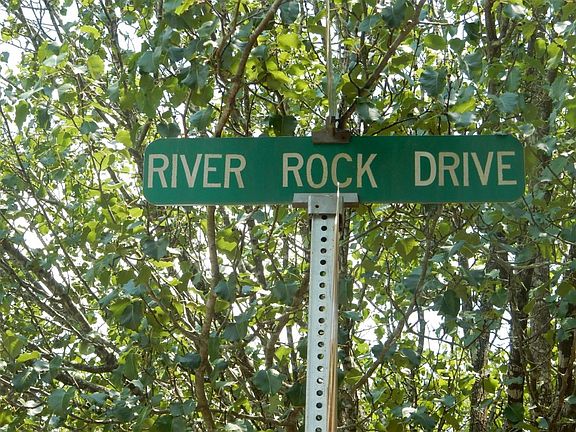 5th image of 934 River Rock Dr