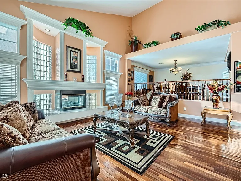 8748 Castle Hill Ave — Photo 4