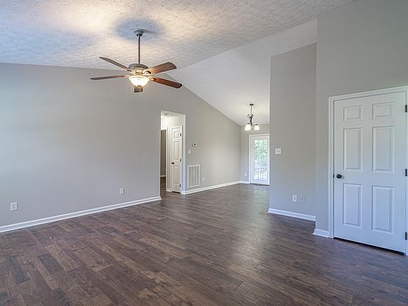 4th image of 5104 Aubrey Ln