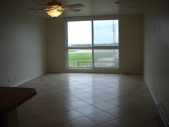 4th image of 4667 Ocean Blvd Unit 104