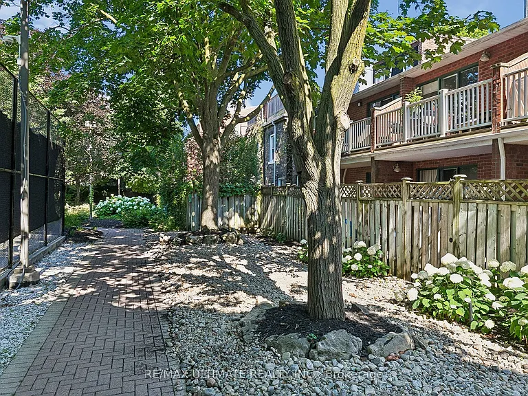 660 Wellington St W #C — Photo 25