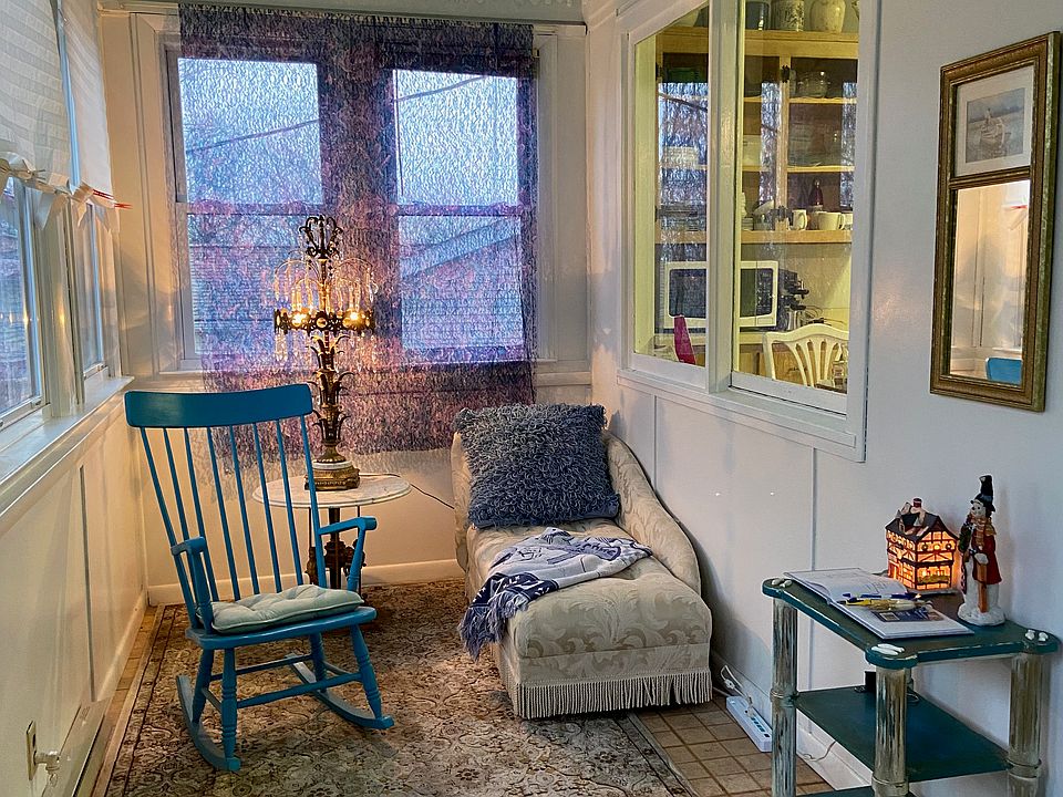 Upstairs indoor sun room