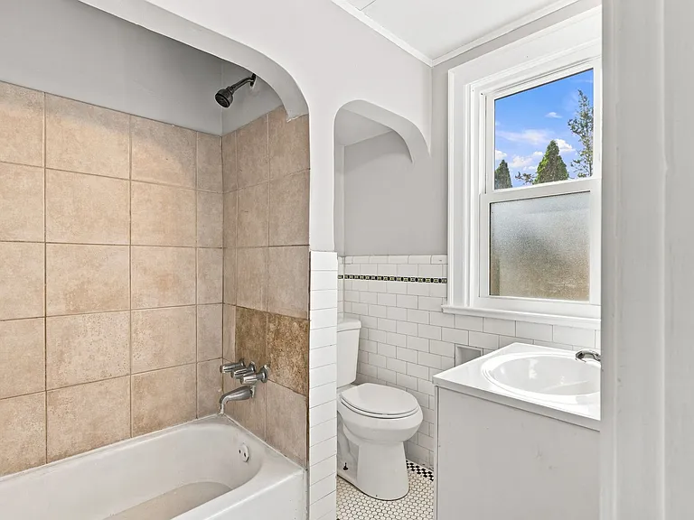 5573 Three Mile Dr — Photo 13