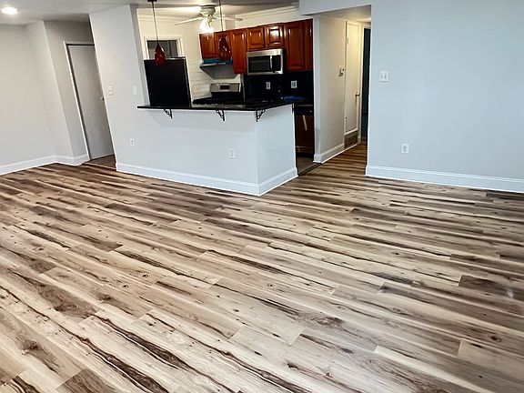 3rd image of 548 Wilson Bridge Dr APT C-1