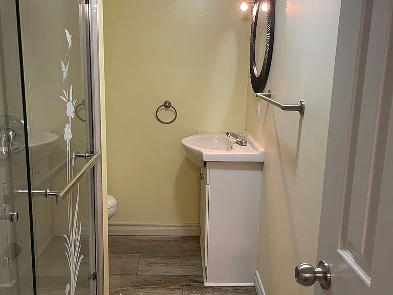 287 Palmerston Ave #LOWER — Photo 13