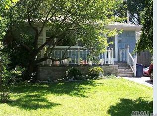 21 Zenith Rd, Rocky Point, NY 11778