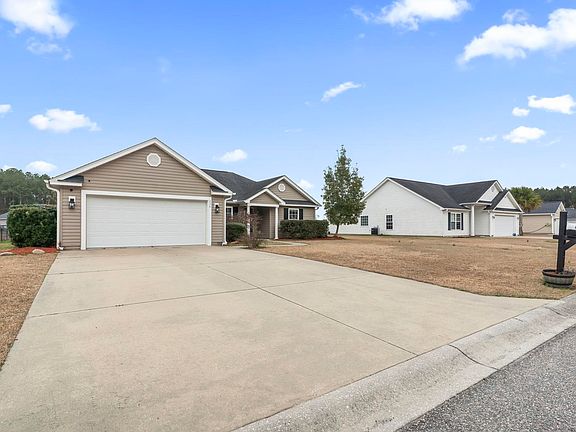 3rd image of 238 MacArthur Dr.