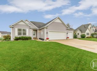 9412 Bluff Lake St, Zeeland, MI 49464