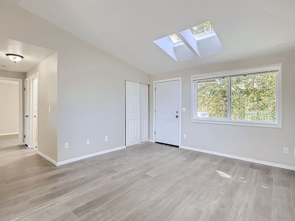 4th image of 209 E 36th St APT C
