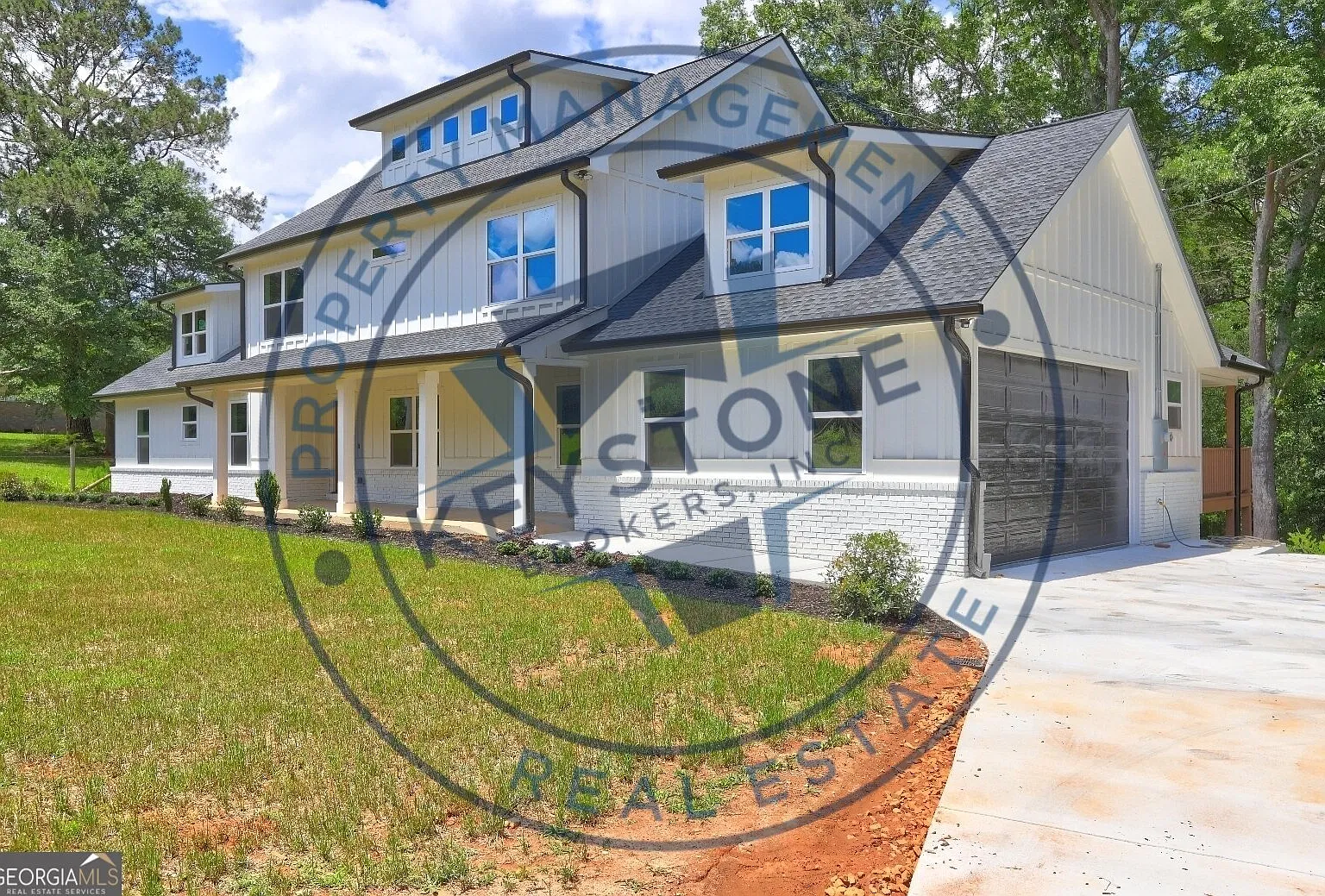 4 bed, 4.0 bath, 3900 sqft, $3,500 — Photo 1