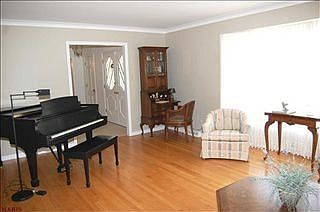 4th image of 159 Ladue Oaks Dr