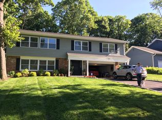 130 Hillside Rd, Farmingdale, NY 11735