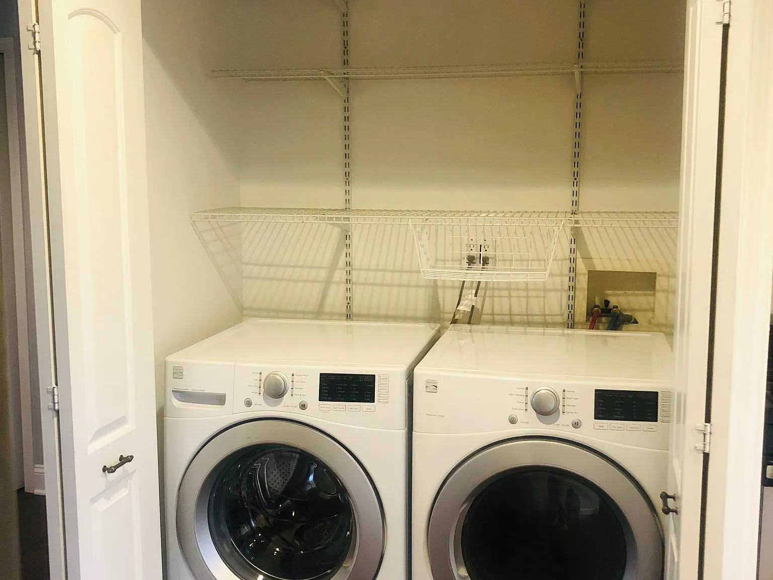 1800 E Darryl Dr — Photo 3