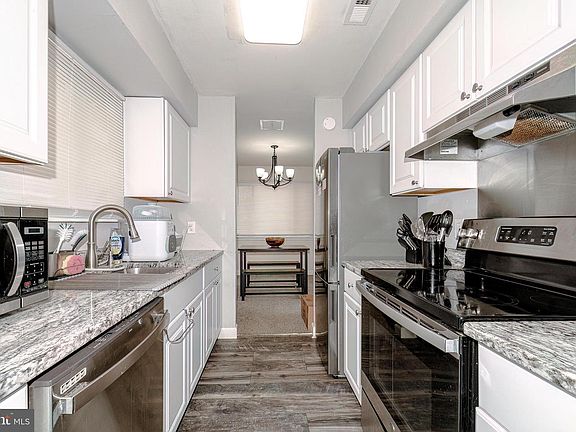 3rd image of 17 Country Birch Ln