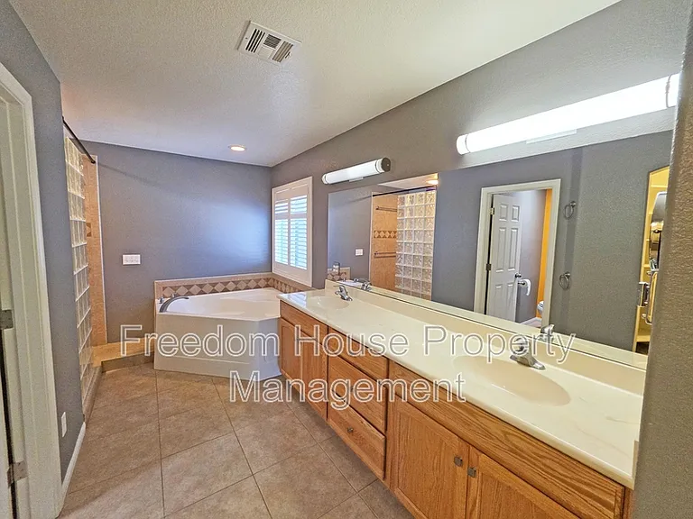 111 Mondale Ct — Photo 43