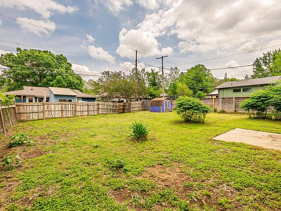 2nd image of 2613 Nottingham Ln