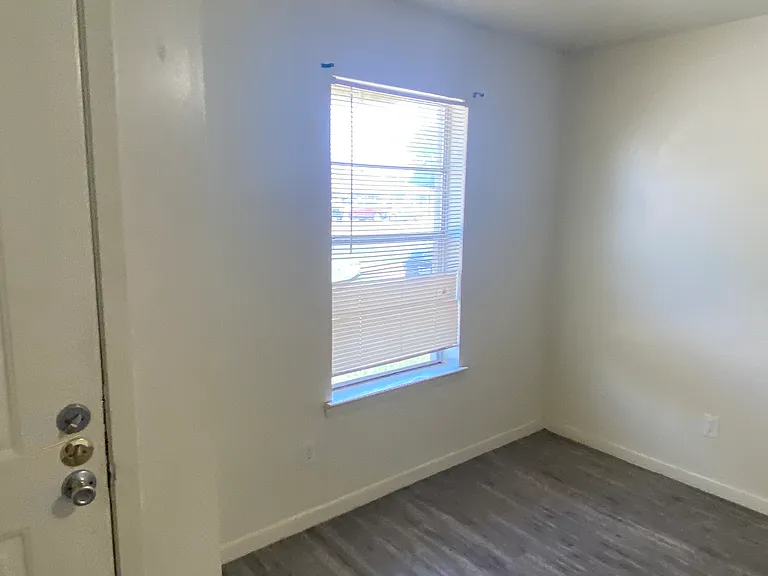 717 San Saba Dr — Photo 3
