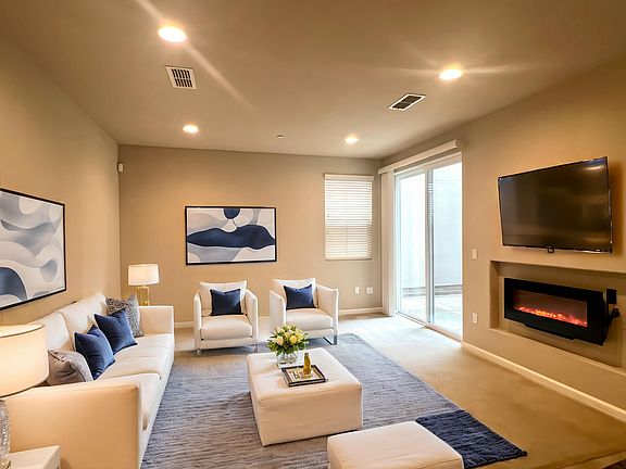 3rd image of 533 Aspen Pl