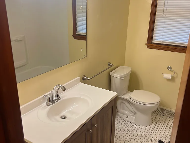 1832 Woodlawn Ave NW #1832 — Photo 5