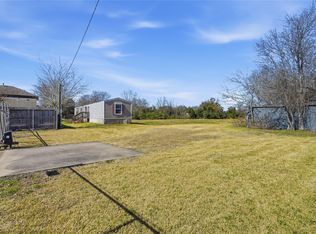 801 Genoa Red Bluff Rd, Pasadena, TX 77504