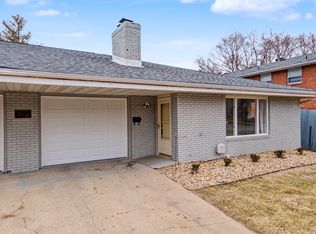 310 Riley Dr, Bloomington, IL 61701