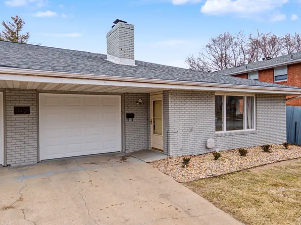 310 Riley Dr, Bloomington, IL 61701