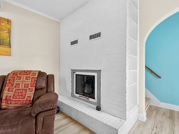4th image of 2126 Fairfield Rd