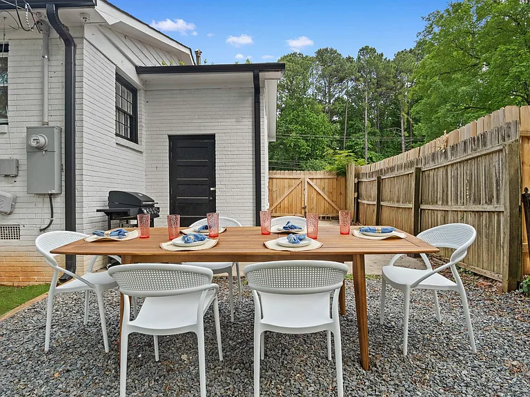 2020 Eastway Dr — Photo 26
