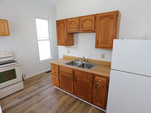 5th image of 410 Seminary St #410