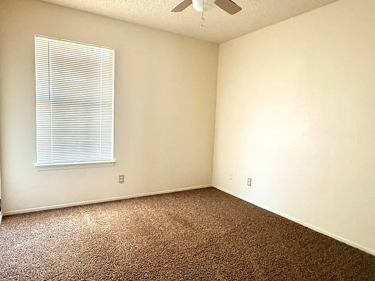 8449 Viburnum Ave — Photo 9