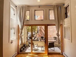 1 bed, 1.0 bath, 690 sqft, $3,600 — Photo 2
