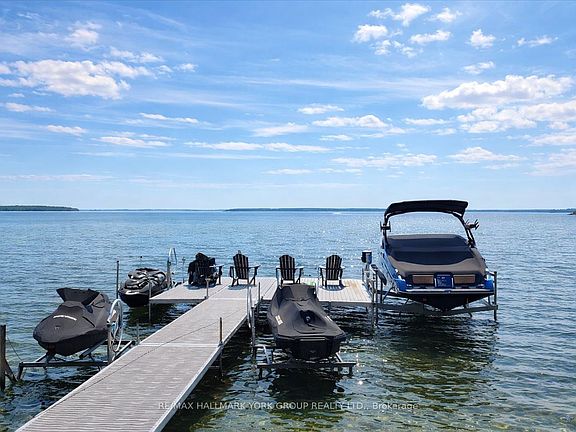 4th image of 2525 Leonard St