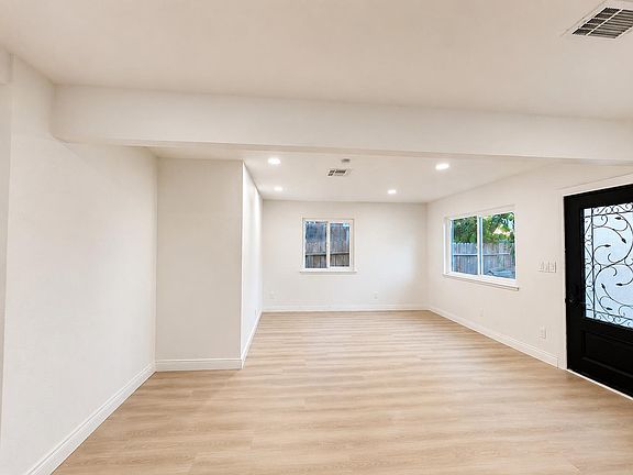 3rd image of 444 N 5th Ave