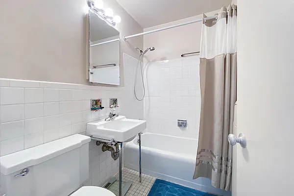 Rented by Compass | media 22